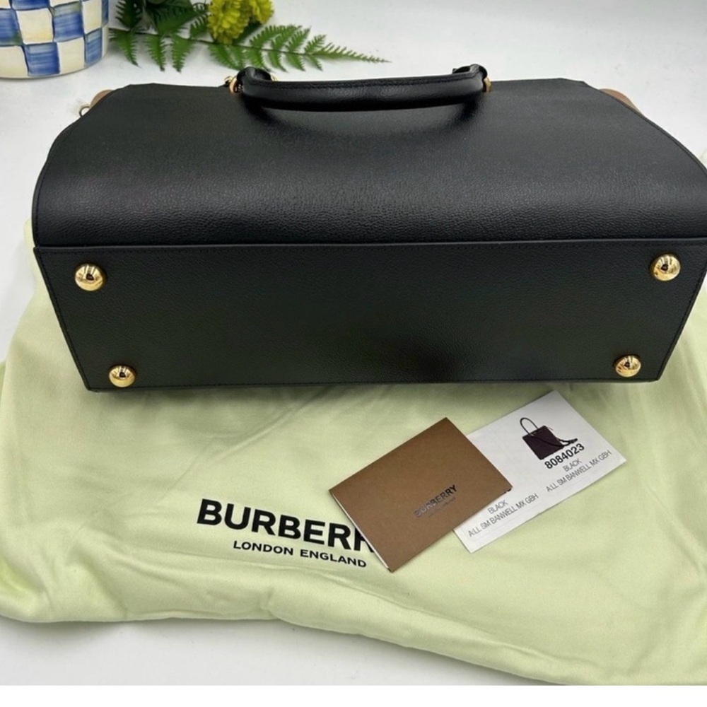 Women's Burberry Banwell classic check leather bag with detachable strap - Picture 10 of 15